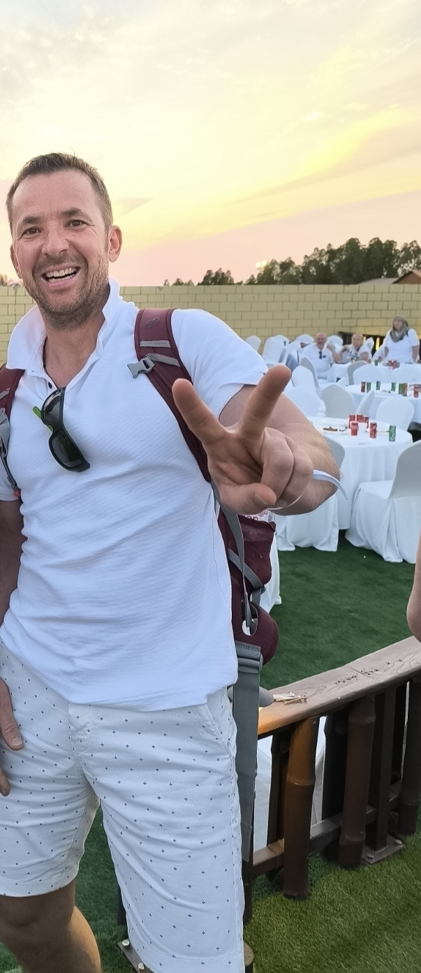 Traveler v-sign photo 24