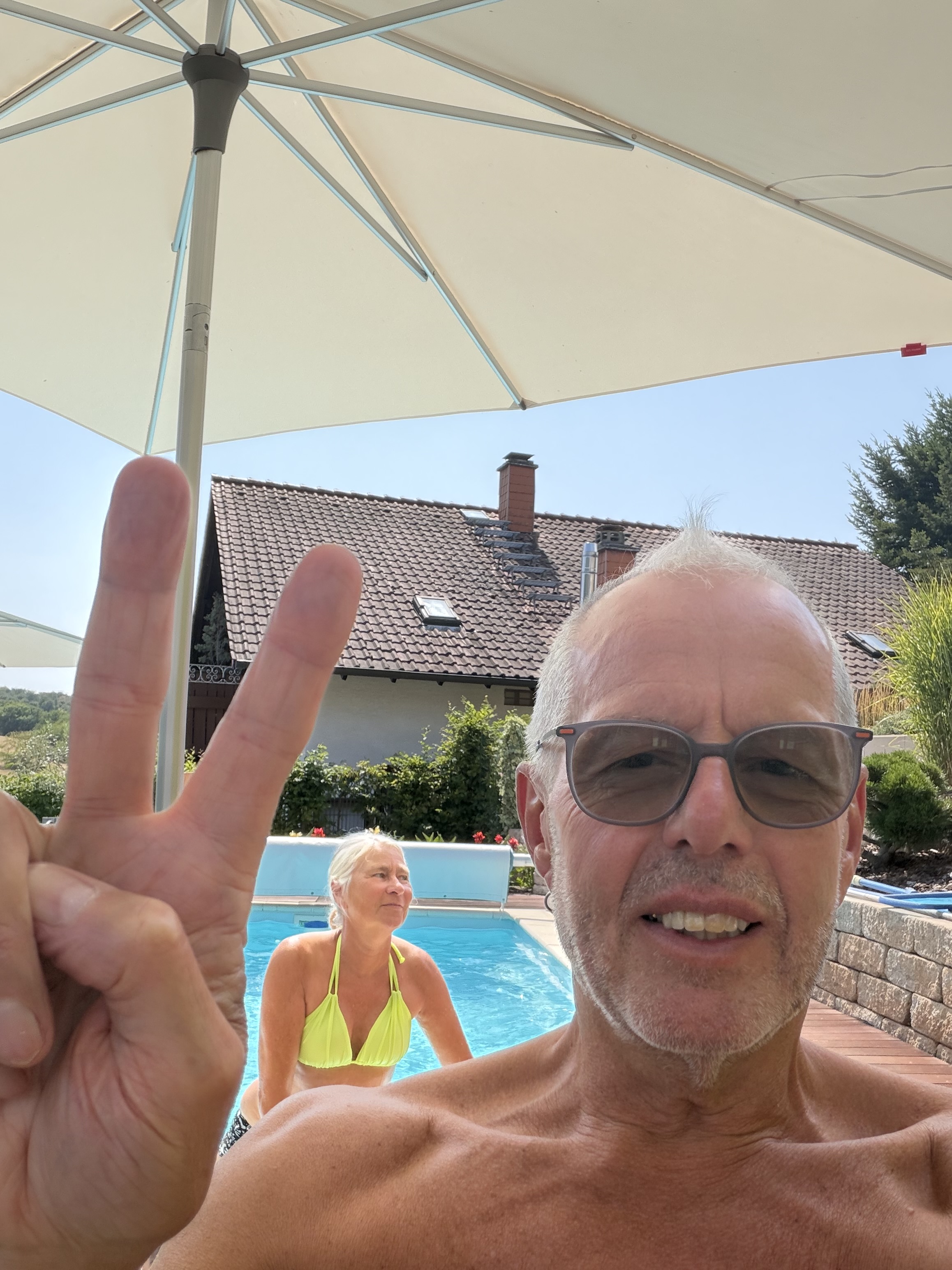 Traveler v-sign photo 26