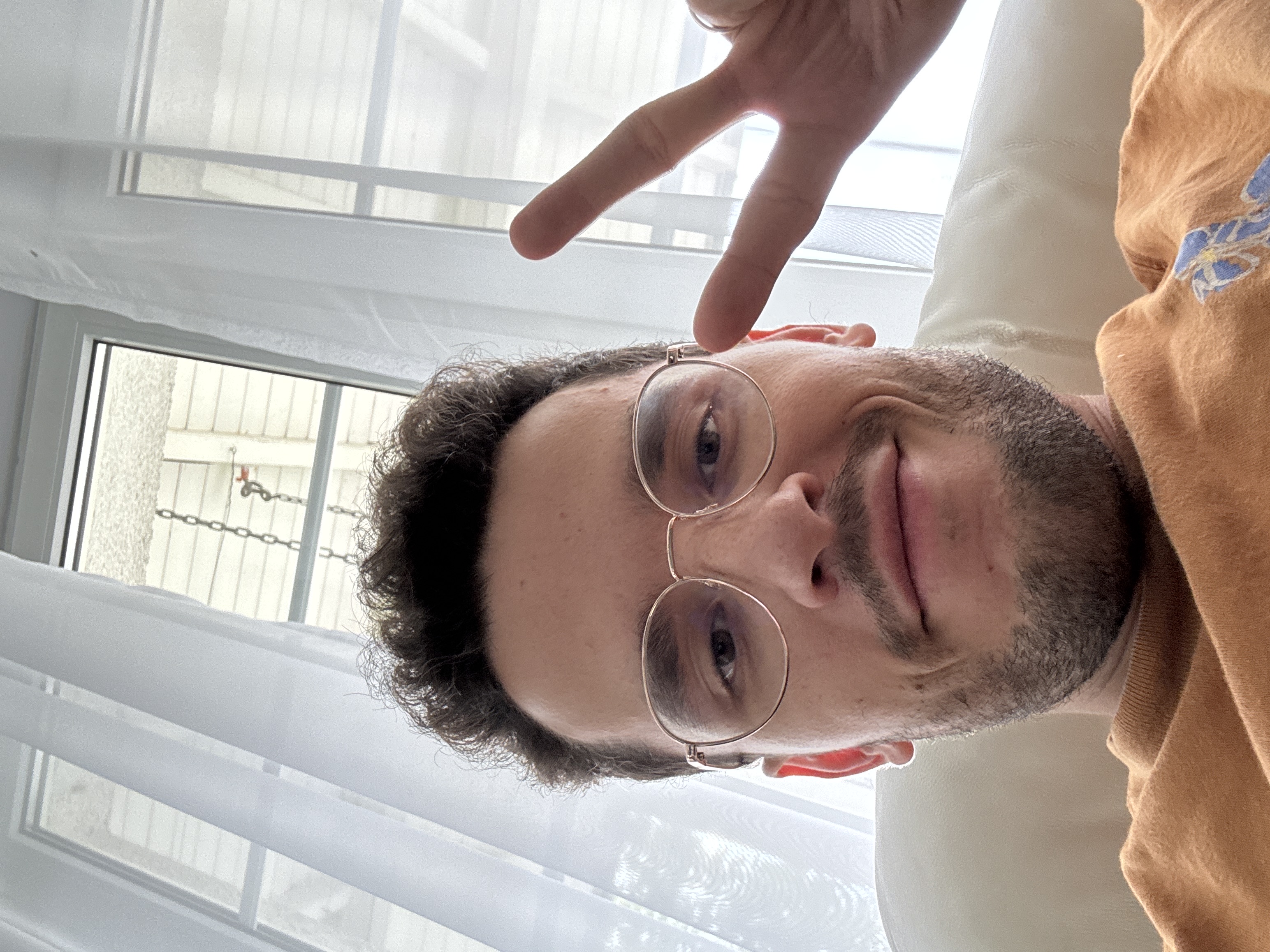 Traveler v-sign photo 28