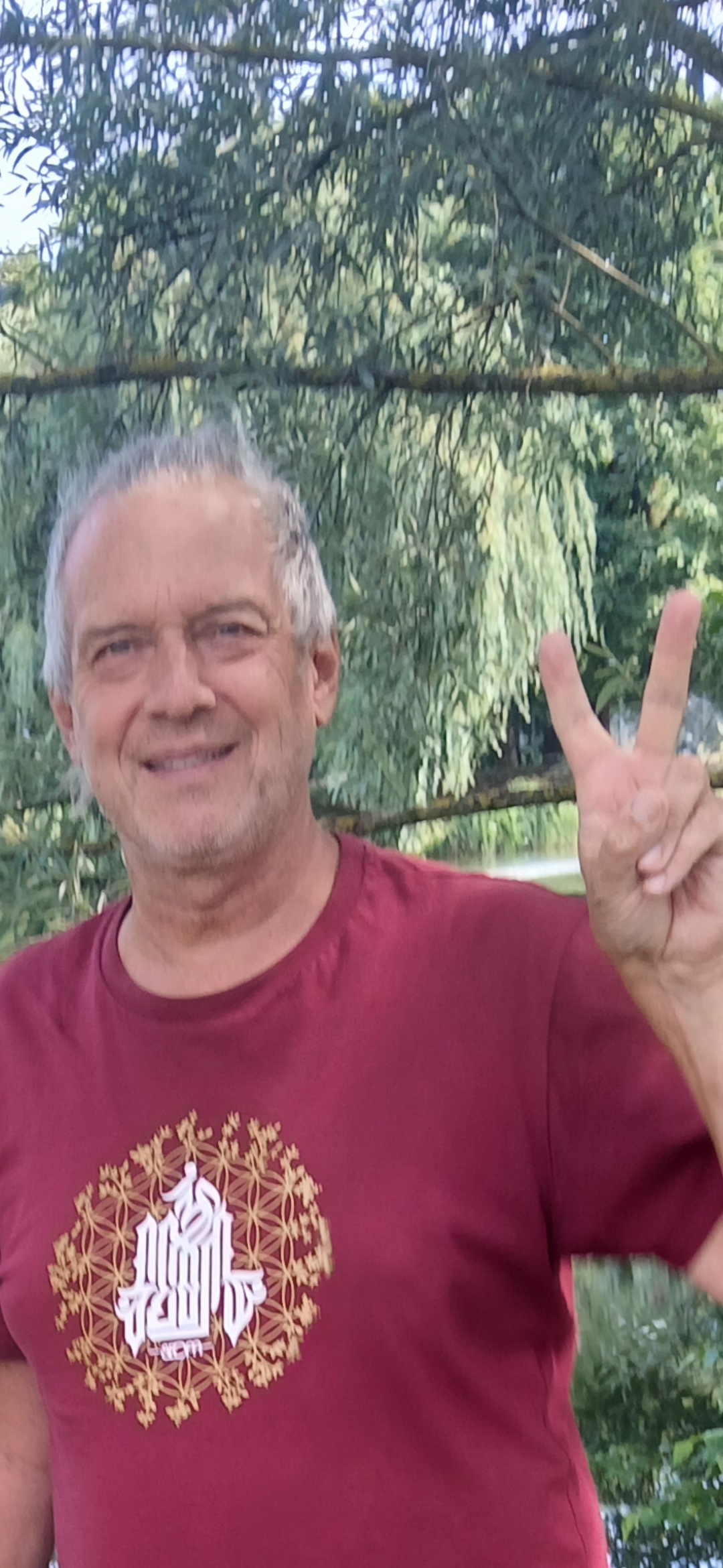 Traveler v-sign photo 43