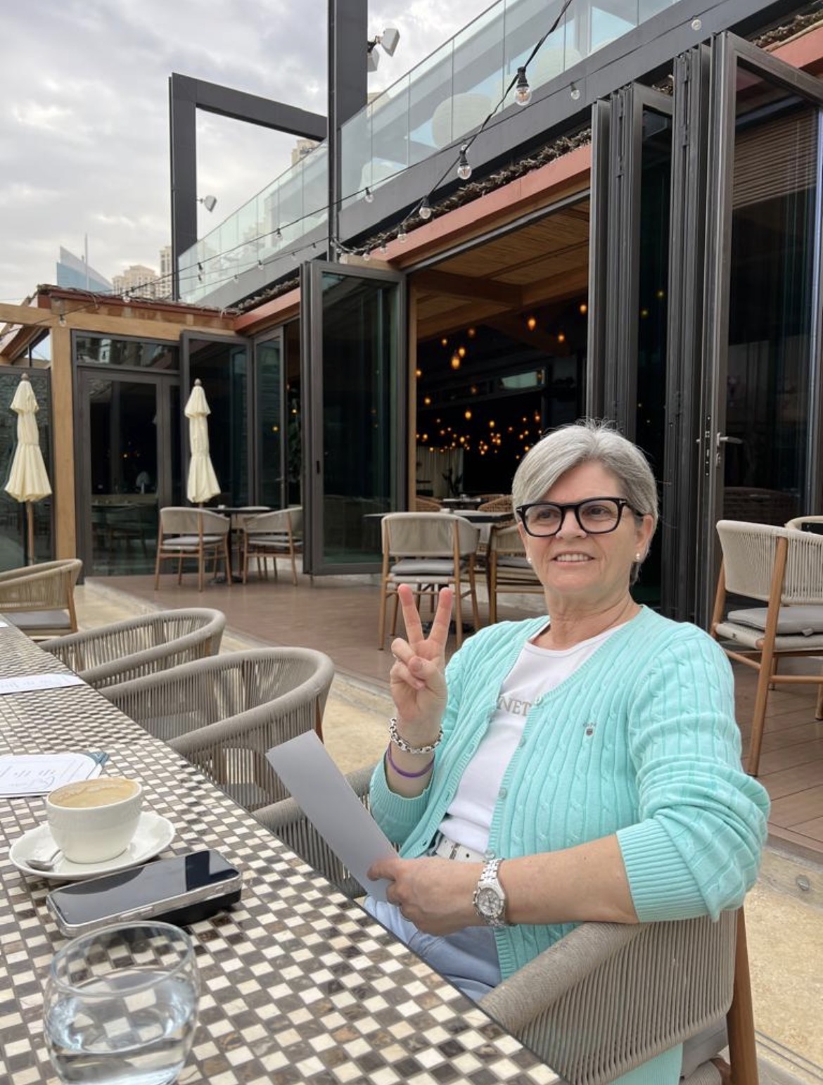 Traveler v-sign photo 33