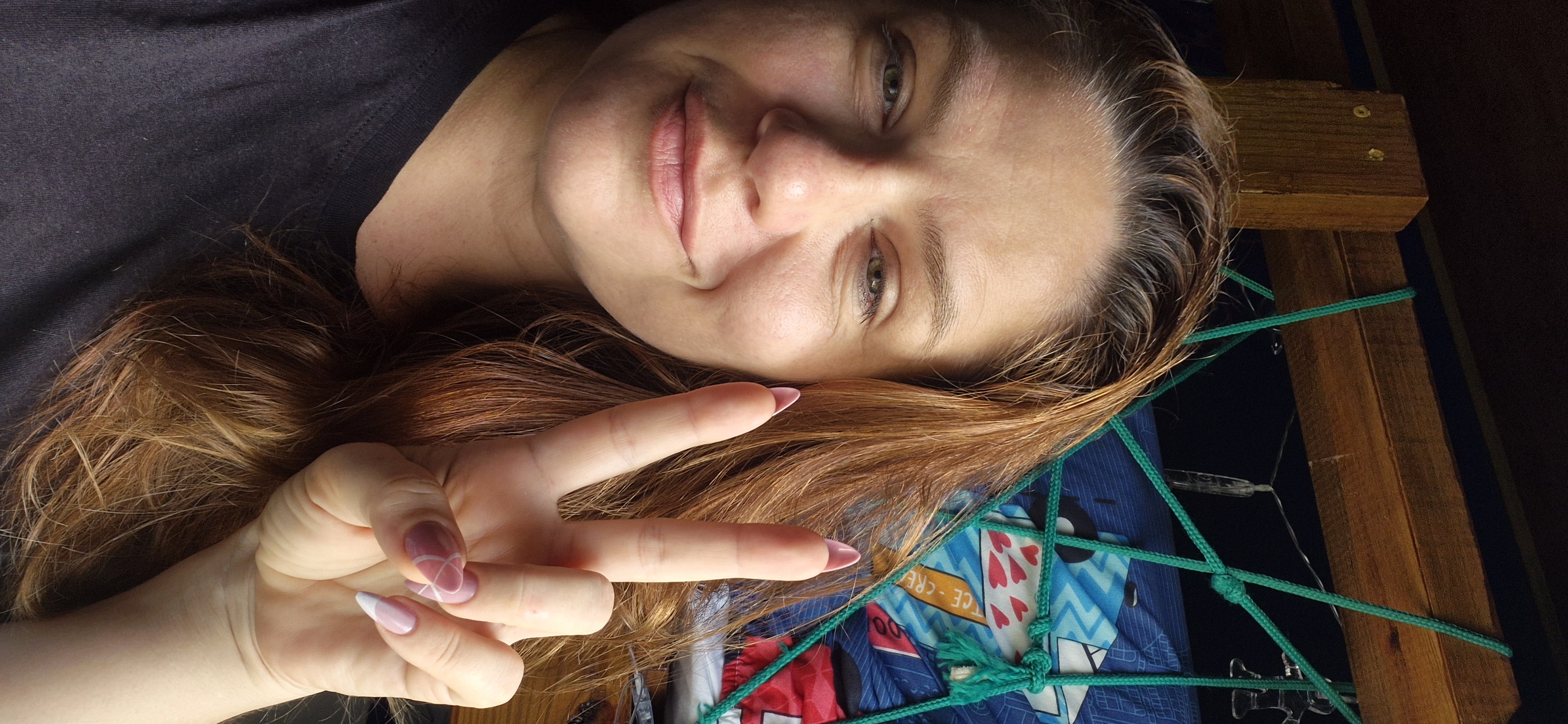 Traveler v-sign photo 47