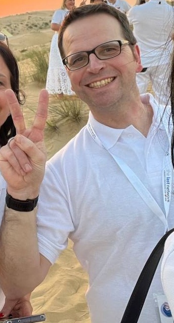 Traveler v-sign photo 15
