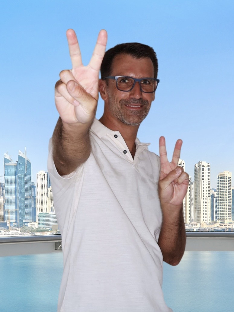 Traveler v-sign photo 23
