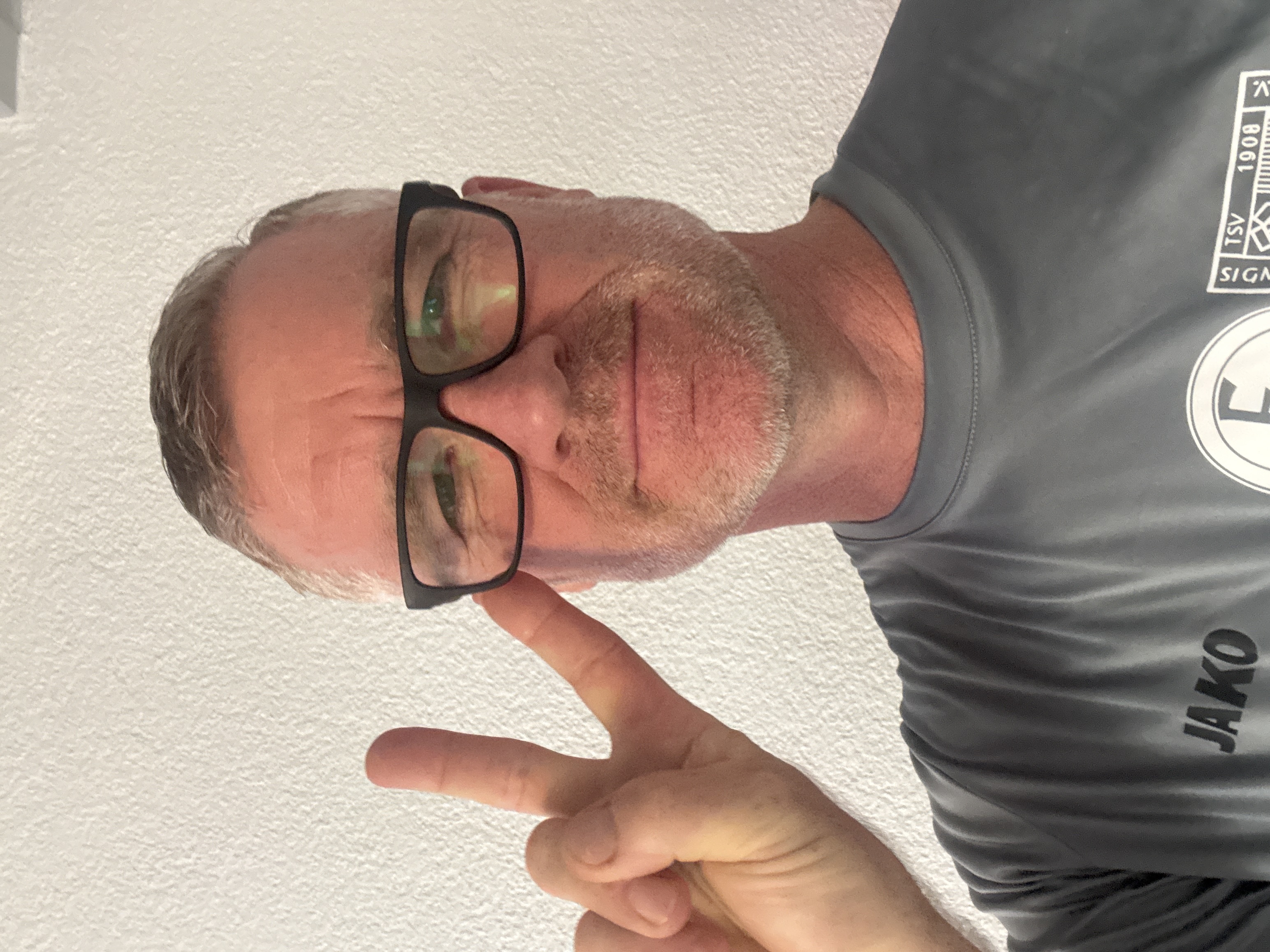 Traveler v-sign photo 6