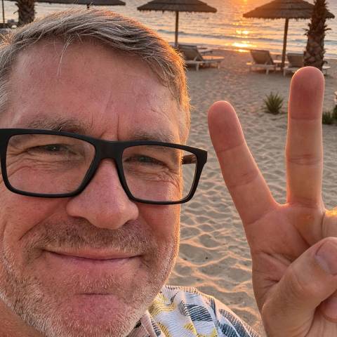 Traveler v-sign photo 47