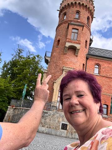 Traveler v-sign photo 189
