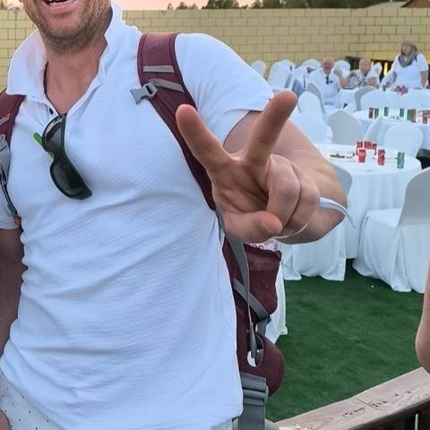 Traveler v-sign photo 27