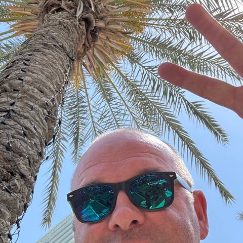 Traveler v-sign photo 80