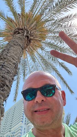 Traveler v-sign photo 89