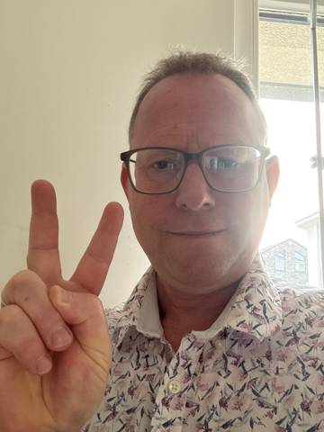 Traveler v-sign photo 12