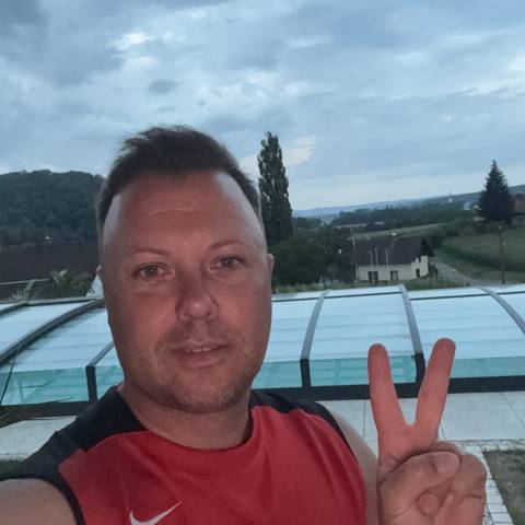 Traveler v-sign photo 19