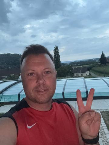 Traveler v-sign photo 19