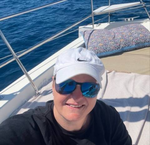 Traveler v-sign photo 201