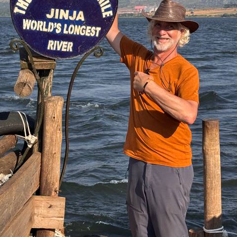 Traveler v-sign photo 66