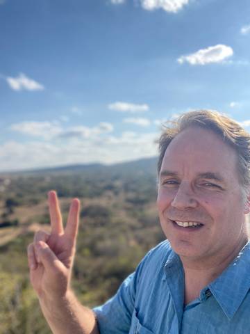 Traveler v-sign photo 30