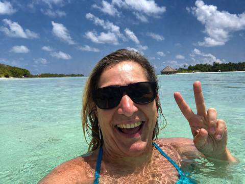 Traveler v-sign photo 110