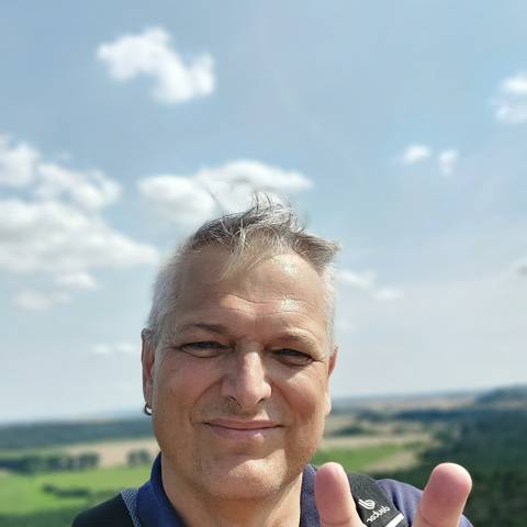 Traveler v-sign photo 76