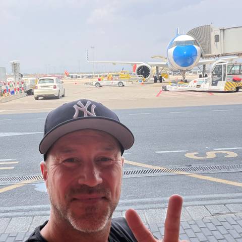 Traveler v-sign photo 44