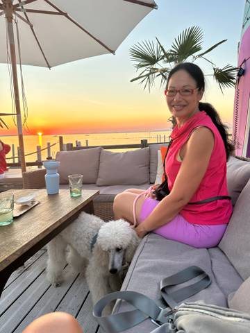 Traveler v-sign photo 9