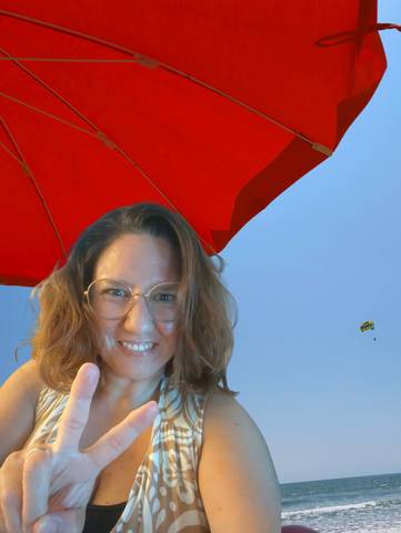 Traveler v-sign photo 209