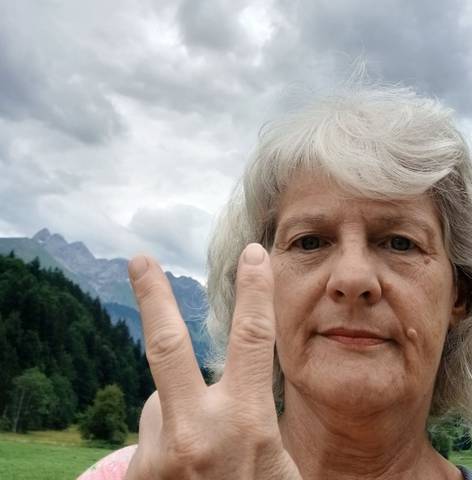 Traveler v-sign photo 87