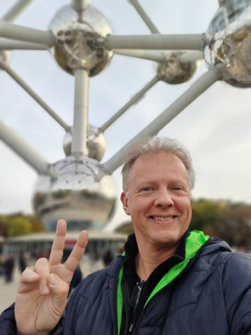 Traveler v-sign photo 114