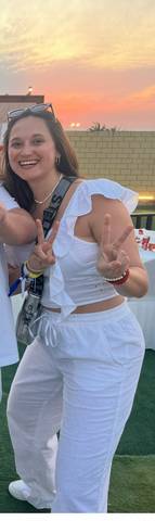 Traveler v-sign photo 138
