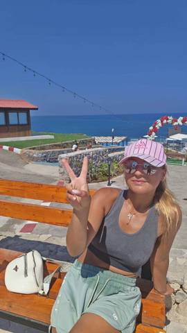 Traveler v-sign photo 135