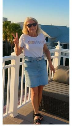 Traveler v-sign photo 97