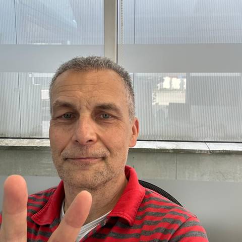 Traveler v-sign photo 60