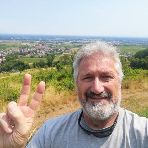 Traveler v-sign photo 20