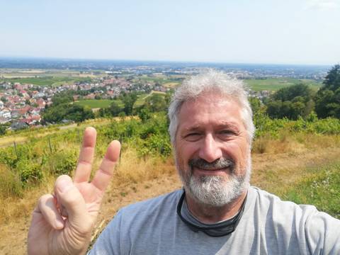 Traveler v-sign photo 20