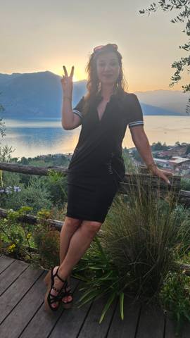 Traveler v-sign photo 88