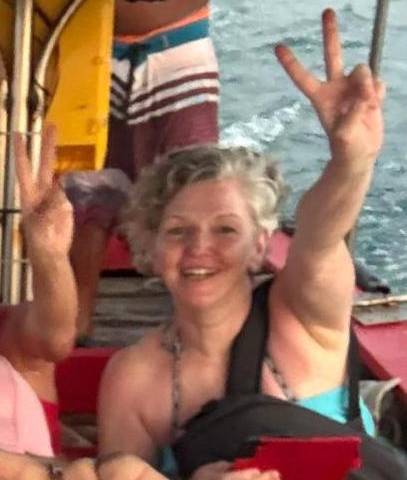 Traveler v-sign photo 81