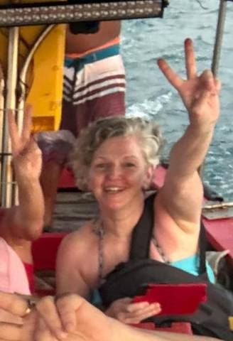 Traveler v-sign photo 93