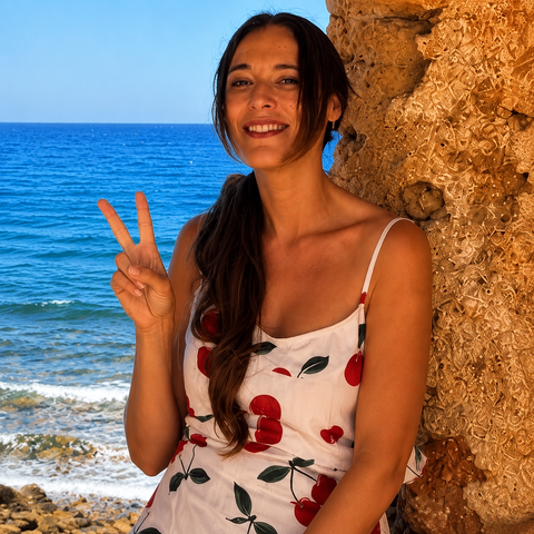 Traveler v-sign photo 84
