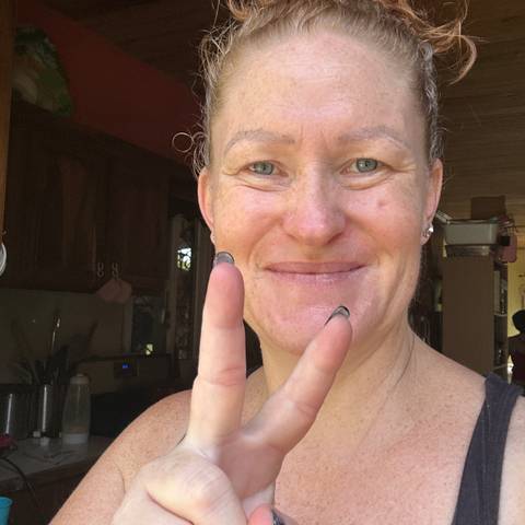 Traveler v-sign photo 5