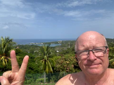 Traveler v-sign photo 58