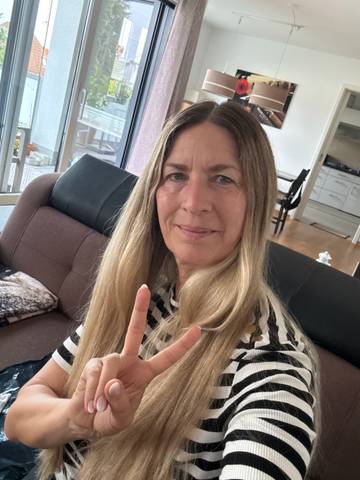 Traveler v-sign photo 29