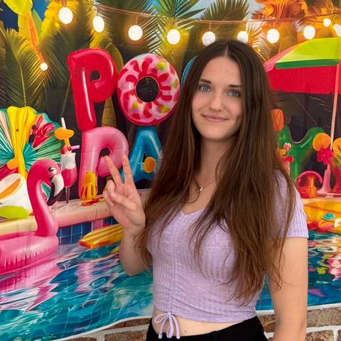 Traveler v-sign photo 48