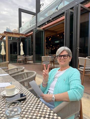 Traveler v-sign photo 41