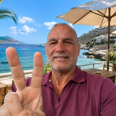 Traveler v-sign photo 25