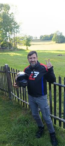 Traveler v-sign photo 84