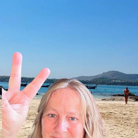 Traveler v-sign photo 65