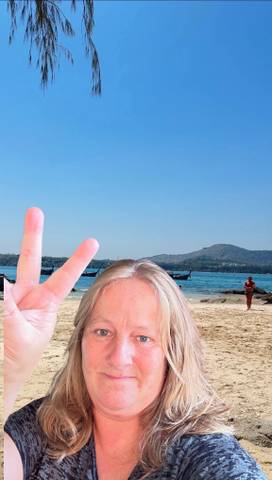 Traveler v-sign photo 69