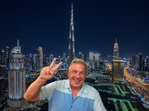 Traveler v-sign photo 107