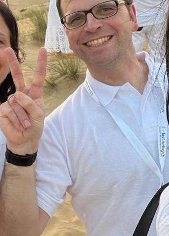 Traveler v-sign photo 15