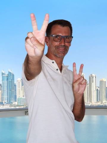 Traveler v-sign photo 24