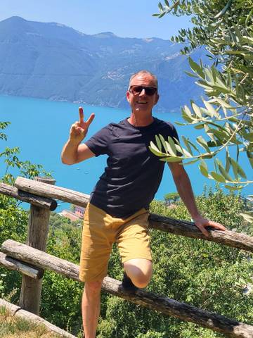 Traveler v-sign photo 65